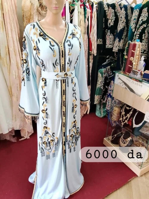Liquidation tenues fetes fermeture magasin magasin