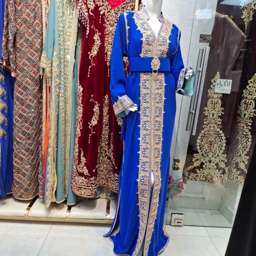 Liquidation tenues fetes fermeture magasin magasin