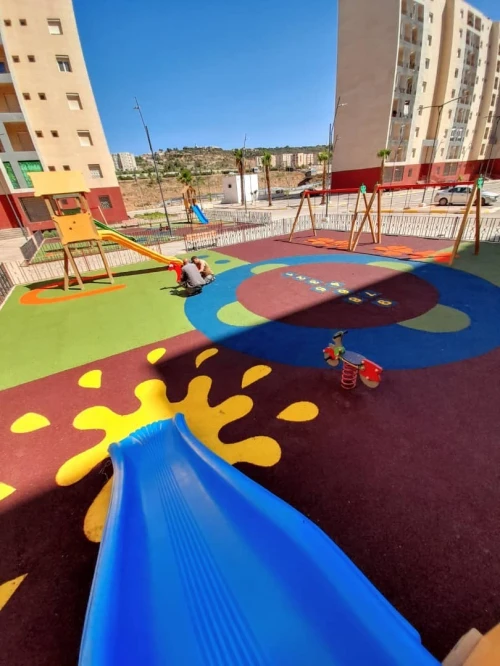 SOL AMORTISSANT revetement pour aire de jeux et parcs