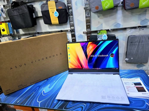ASUS VIVOBOOK S15 OLED ULTRA 9 185H 14ÈME 16GB 7400MHZ 1000GB NVME 16P 3K OLED 120HZ BOITE