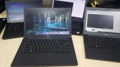 LAPTOP DELL I5 8 Ème GÉNÉRATION D ORIGINE D EUROPE LA BATTERIE PLUS DE 4H