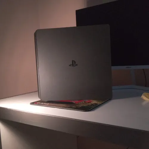 ! بحالة ممتازة / فرصة لا تعوّض لعشاق الألعاب PS4 Slim