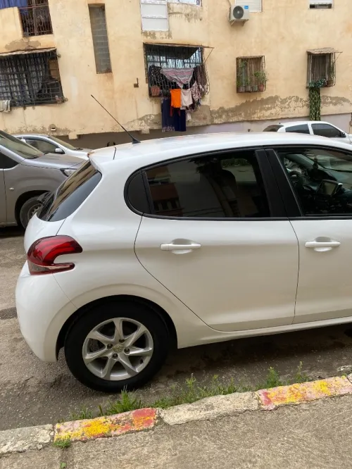 Peugeot 208 2016 Access Facelift