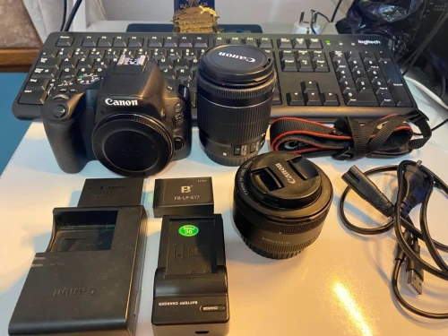 camera canon 200d 6k click +objectif18-55mm+objectif canon 50mm 1,8 stm avec accessoire