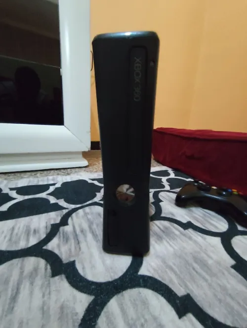 Xbox 360slim 250g 33jeux 2 mannatt