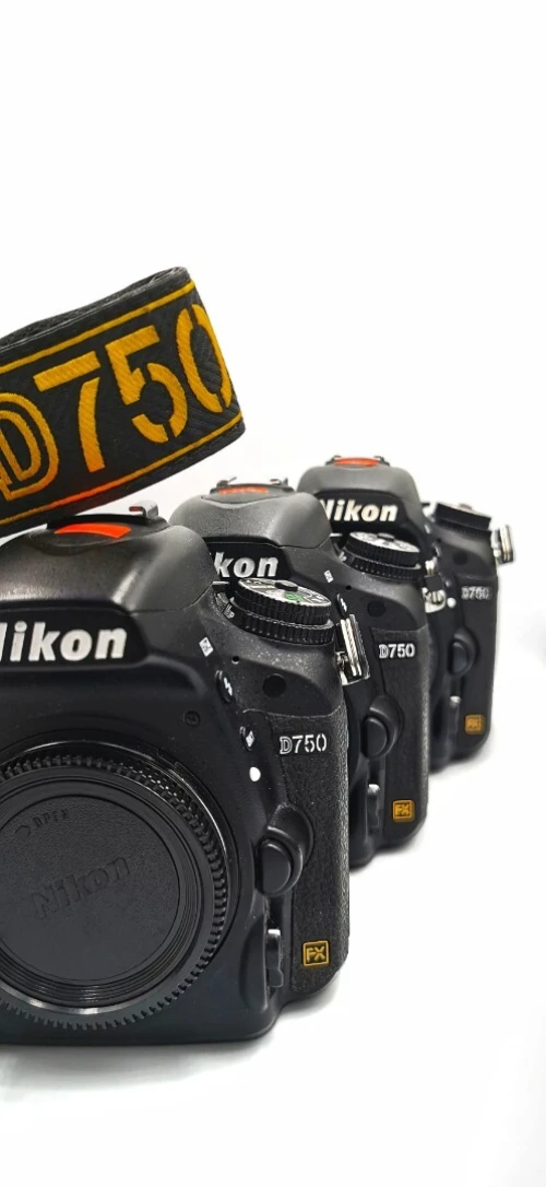 Nikon D750 (24k, 32k clic)