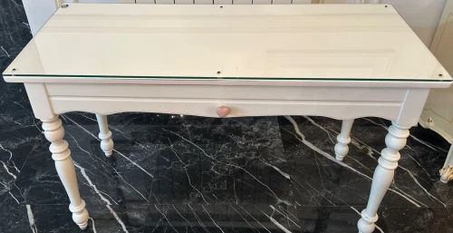 Un très jolie bureau ouvrant