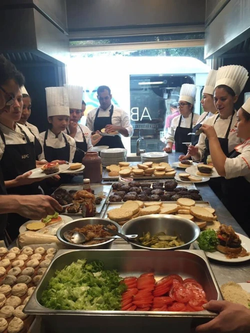 STAGES PRATIQUES  EN HÔTELLERIE ET GASTRONOMIE EN ESPAGNE
