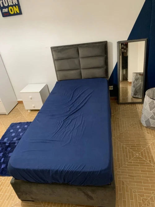Lit capitonné (semi coffret) avec matelas D30 20 cm