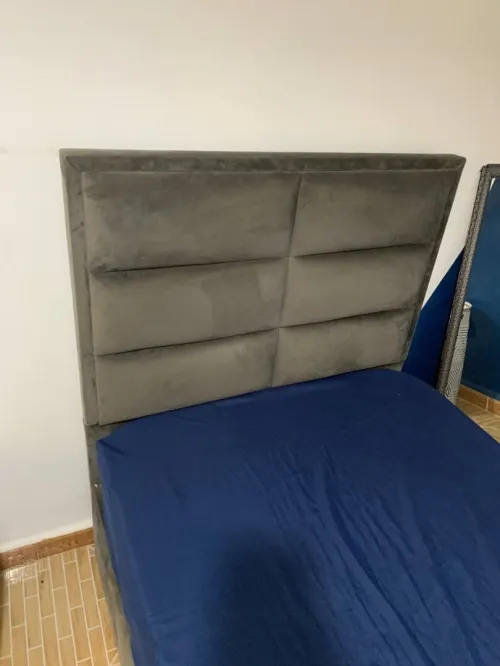 Lit capitonné (semi coffret) avec matelas D30 20 cm