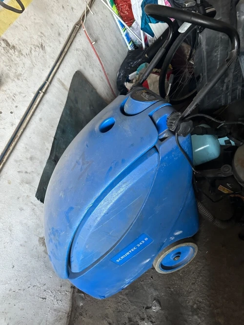 Auto laveuse a batterie 