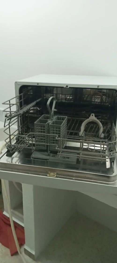 Vends lave vaisselle importé de France en très bon état, idéal pour couple avec 2 ou 3 enfants
