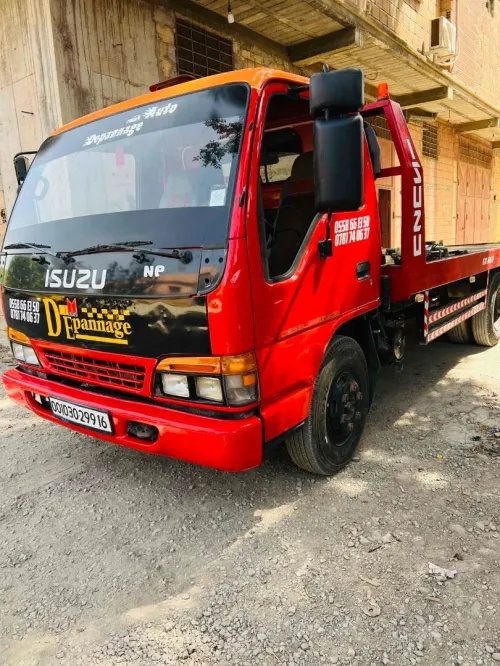 Camion dépannage Isuzu 1999