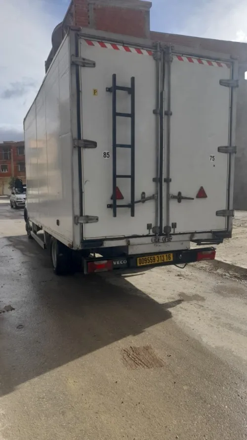 Location fourgon équiper caisse conteneur