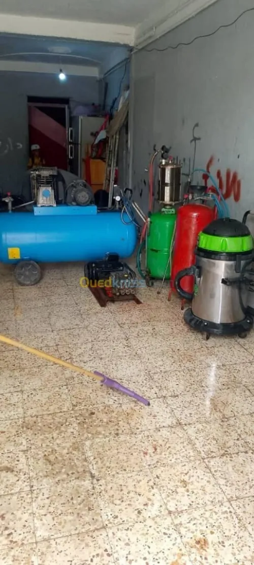 matériel de lavage et graissage autos .عتاد غسل السيارات