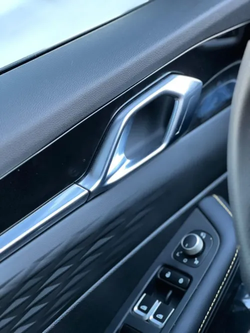 Geely Coolray 2025 La tout sans toit التبادل فقط