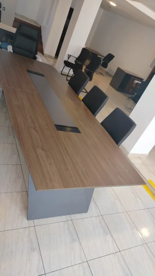 Table de réunion en MDF