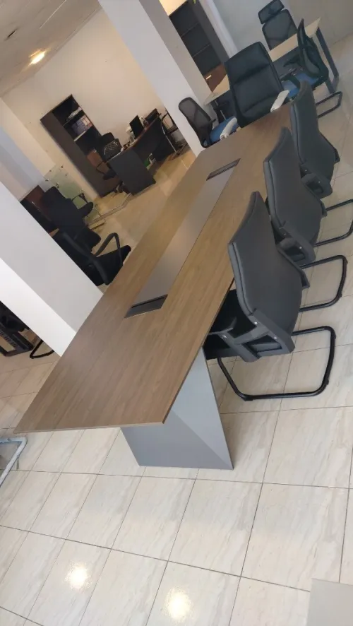 Table de réunion en MDF