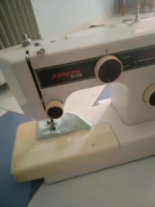 Vend machine à coudre