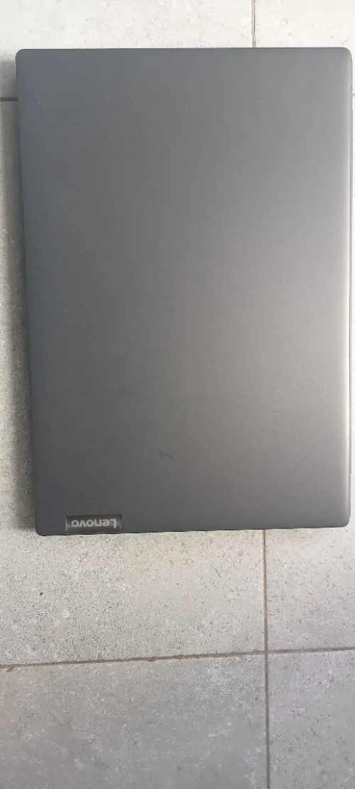 Laptop Lenovo V15