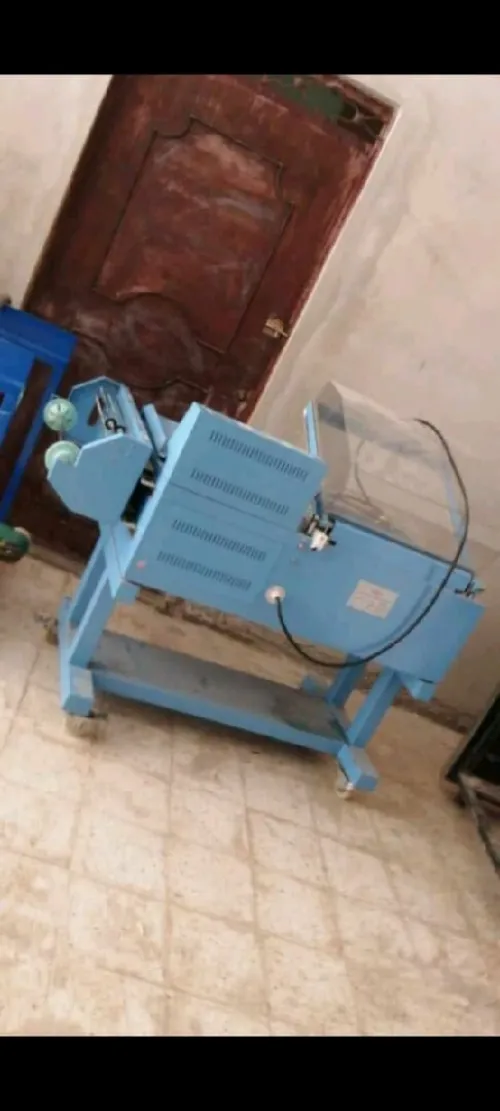 Vente ou echange d'une machine de fabrication des serviettes a table jamais servie