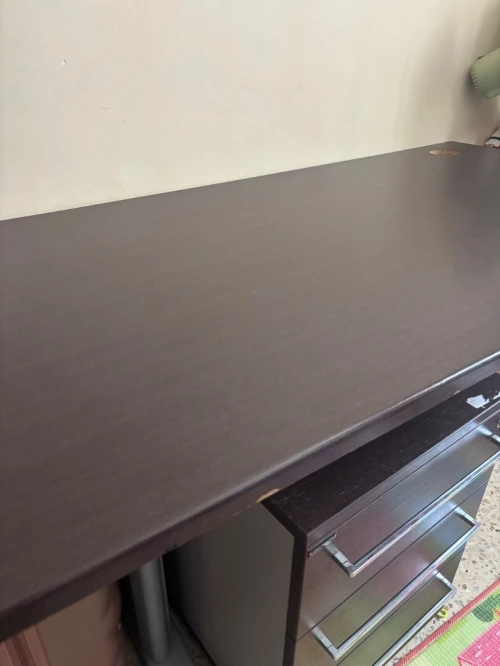Bureau avec caisson