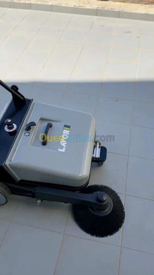 Balayeuse accompagnée professionnelle LAVOR BSW 651 M