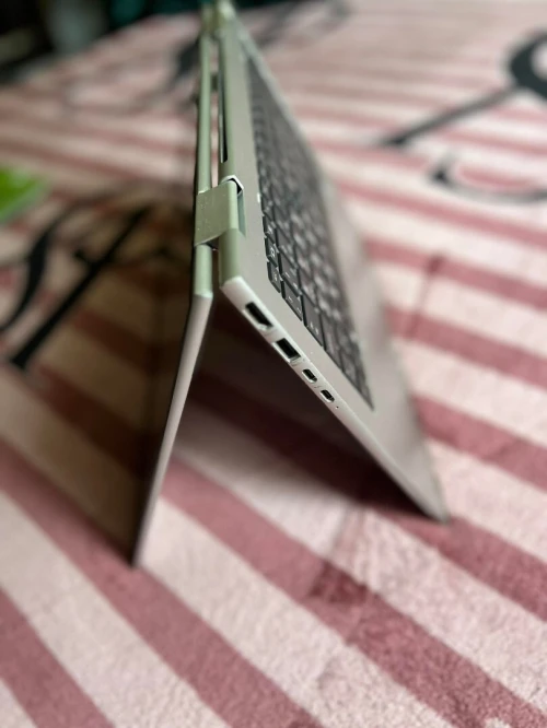 HP ELITEBOOK 1040 G9 X360 2-in-1 . intel I7 -1255 evo 5.0GHZ
