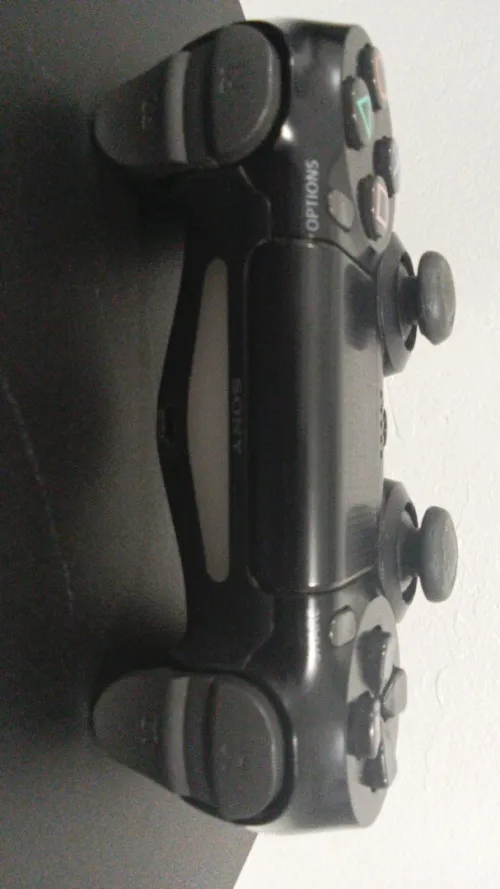 Playstation 4 slim 1TB + 1 manette sans fil original