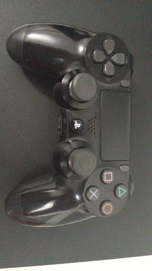 Playstation 4 slim 1TB + 1 manette sans fil original