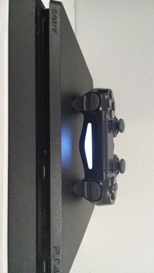 Original Playstation 4 slim 1TB version 13.50+1 manette sans fil