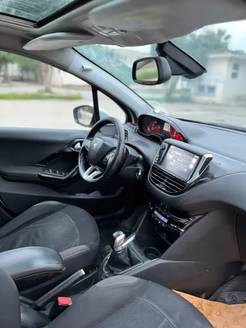 Peugeot 208 2015 Allure