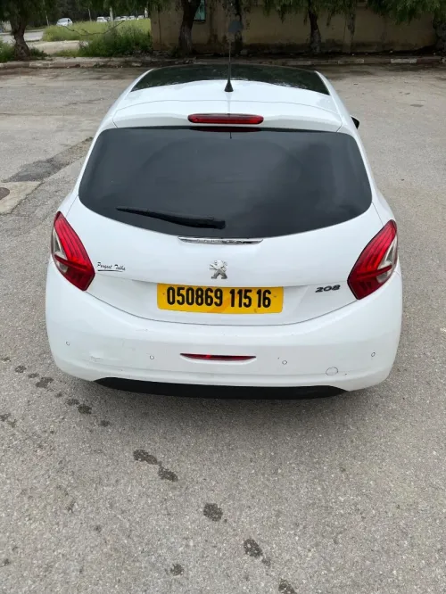 Peugeot 208 2015 Allure