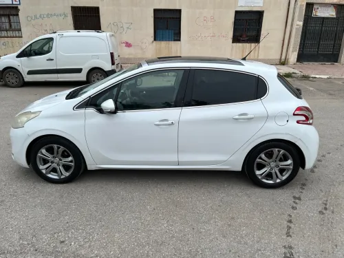 Peugeot 208 2015 Allure