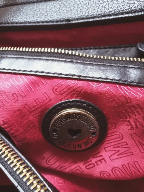 Grand sac de marque en cuir robuste