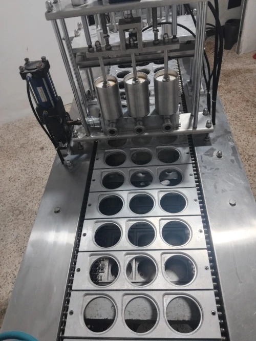 Machine remplisseuse Operculeuse