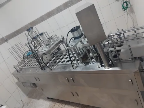 Machine remplisseuse Operculeuse