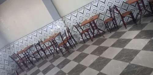 Tables avec chaises 