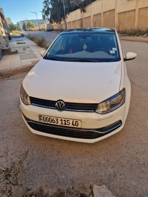 Volkswagen Polo 2015 Carrat