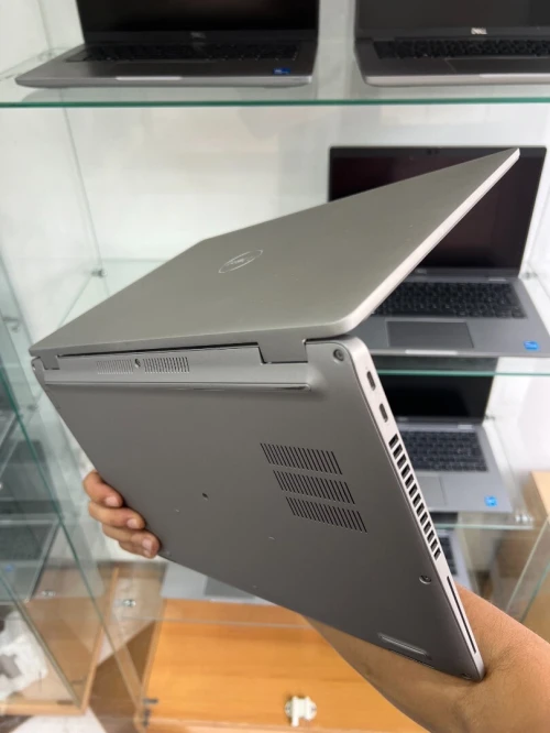 PC Portable DELL LATITUDE 5420/i5-11th / 8g RAM / 256 GB SSD / 14''FHD / Etat 10/10 Garantie 3 mois