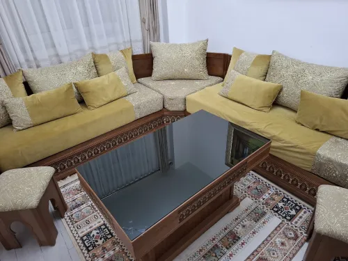 Salon Marocain complet, bois Hêtre, comprenant canapés, table basse, poufs et coussins