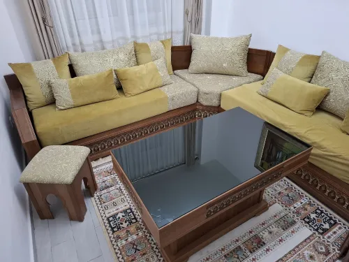 Salon Marocain complet, bois Hêtre, comprenant canapés, table basse, poufs et coussins