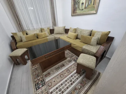 Salon Marocain complet, bois Hêtre, comprenant canapés, table basse, poufs et coussins