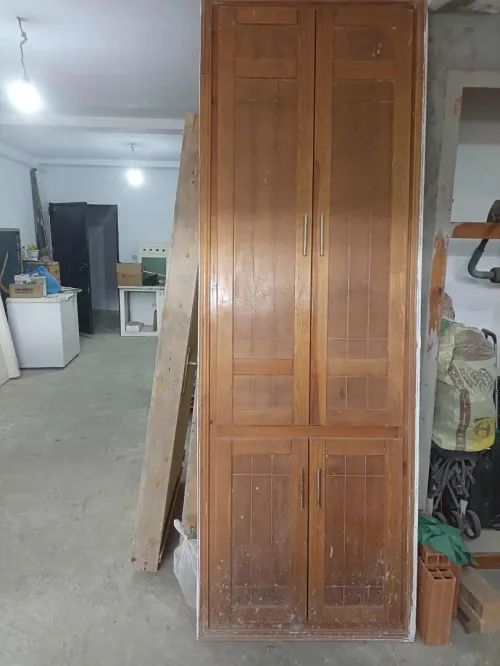 Portes en bois rouge