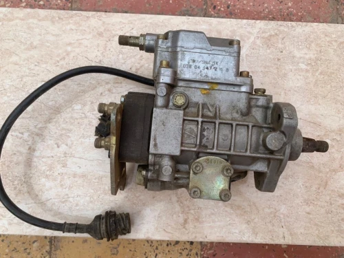 Pompe injection تخدم مازوت، متوافقة مع ميغان وكونغو، مستعملة وخدامة مليح