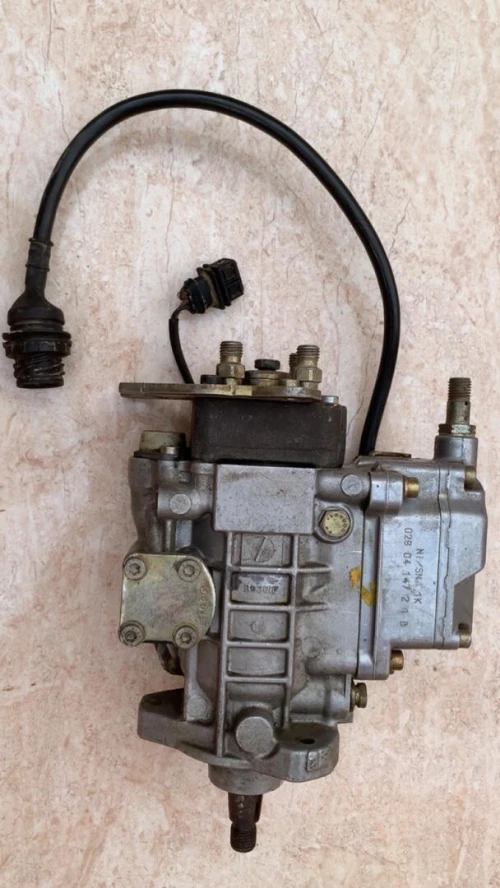 Pompe injection تخدم مازوت، متوافقة مع ميغان وكونغو، مستعملة وخدامة مليح