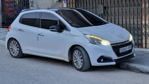 Peugeot 208 2015 Allure Facelift