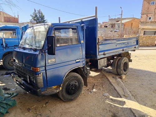 تويوتا B30 1984