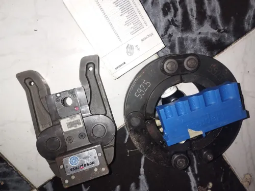 Outils pour pressé des raccord de tuyauterie