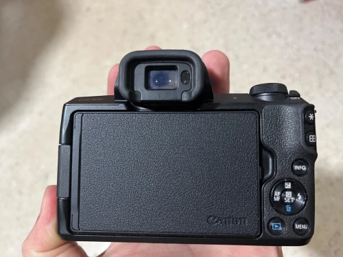 Camera canon m50